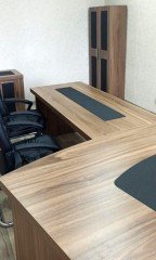 Стол с приставкой для переговоров